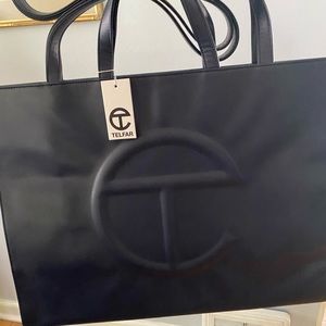 Large Navy Blue Telfar bag - brand new!